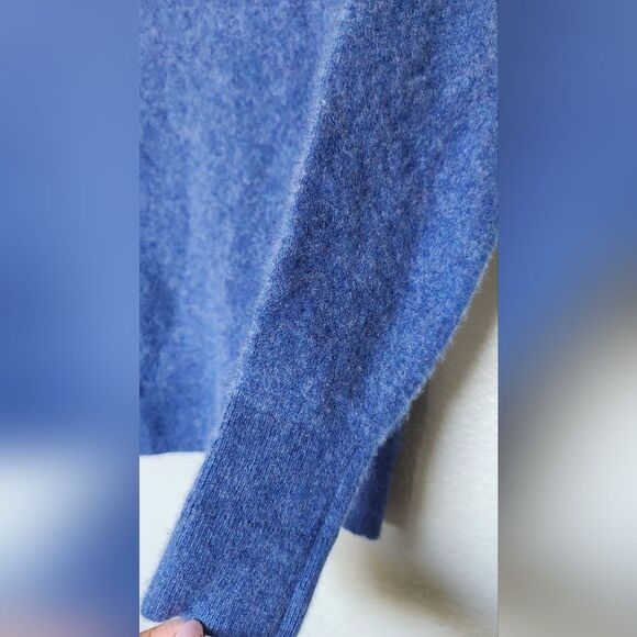 🌟2 For $25 Everlane Cashmere Vneck Cropped Sweater Women's Size SP - Picture 3 of 6